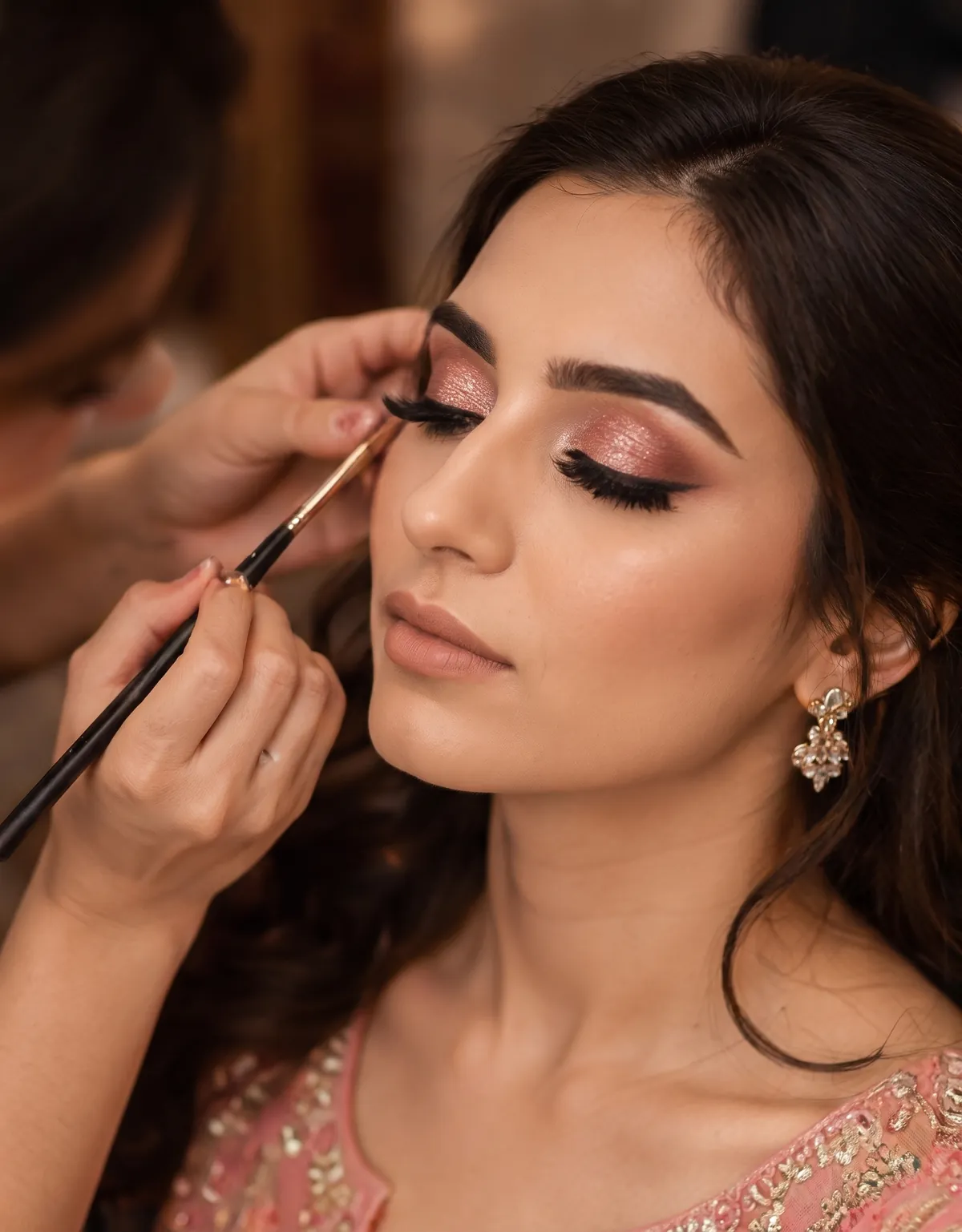 Makeup service imagery